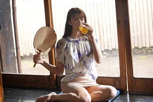 Mùa hè buồn chán ở quê trả bài vợ yêu cạnh nhà thiếu thốn vì lấy ông xã già