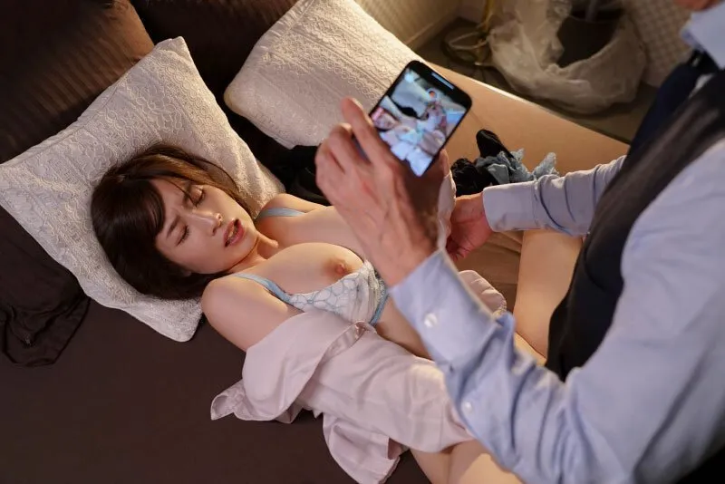 Sếp chuốc thuốc em thư ký bắt đụ cả đêm khi đi công việc xa