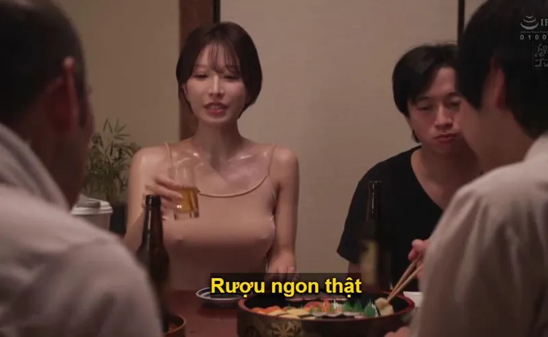 Vợ yêu gạ chịch cả gia đình người chồng vì ông xã dẫn về quê rồi bỏ bê nứng lồn sml